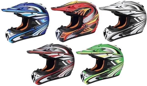 Ia Zeus-ul, neamule... Daca ar avea motociclete in Olimp, si mai marele zeilor ar purta o asemenea casca? Glumim, evident, dar voi, enduristii va puteti simti macar in siguranta si protejati cu un echipament Zeus. Co...