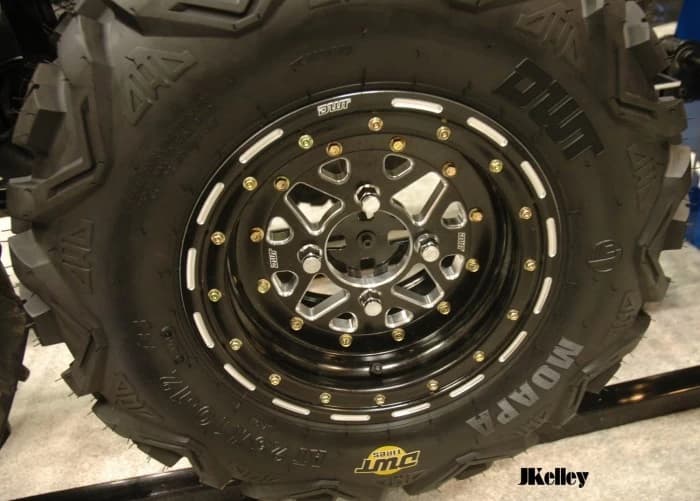 DWT va prezinta un nou model de janta, Sector AlumiLite, pe care l-a aratat lumii la Indy Dealer Expo, impreuna cu versiunea MOAPA de pneuri pentru atv, pentru a obtine cea mai buna combinatie ce poate rula pe teren o...