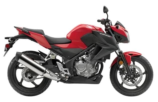 Honda a prezentat un alt model pe 2015,noul CB300F care este versiunea standard a modelului CBR300R si va putea fi achizitionat incepand cu toamna acestui an.
Noul model 2015 CB300F impartaseste acelasi sasiu si mot...