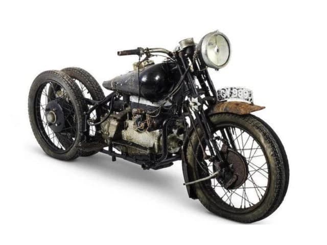 Bonhams Stafford Sale, una dintre cele mai vechi si prestigioase case de licitatii britanice a stabilit un nou record mondial in ceea ce priveste vanzarea unei motociclete la licitatie, in cazul de fata fiind vorba de...