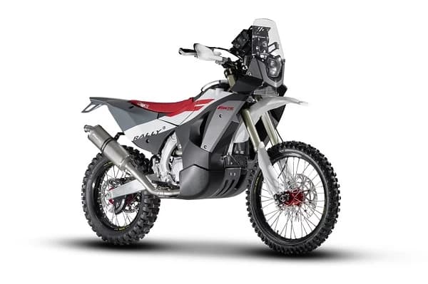 La standul de motociclete Fantic de la show-ul EICMA 2021, o noua aditie in lineup-ul producatorului fura toate privirile: XEF 450 Rally.
Construita pentru a depasi obstacolele off road-ului, Fantic XEF 450 Rally exp...