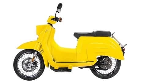 Scuterele de la Swallow - Schwalbe din Germania - sunt prezente pe drumurile europene de zeci de ani, ele fiind aproape tot atat de cunoscute ca si Kreidler, Lambretta sau Vespa. Swallow în doi timpi a fost...