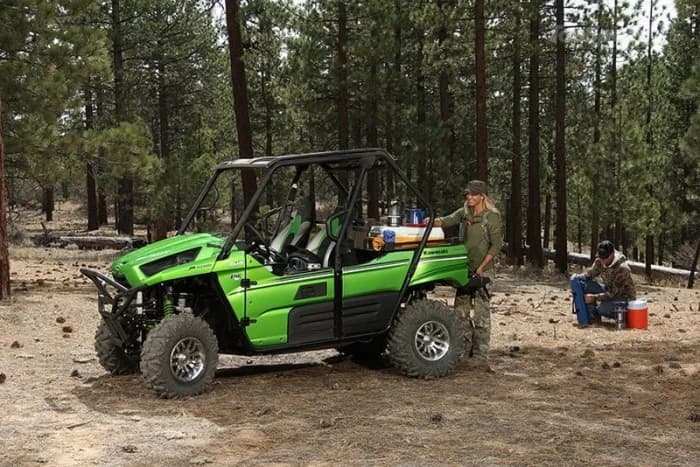Faceti cunostinta cu Teryx LE, un SxS Kawasaki dur creat pentru rideri duri. Pentru 2014, Kawasaki Teryx LE vine cu o lista cuprinzatoare de imbunatatiri. Modelul LE vine cu toate echipamentele modelului standard...