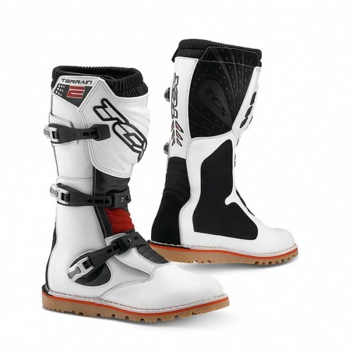 Performanta si protectie maxima pentru orice motociclist sau atv-ist care prefera traseele off-road. Asta ofera cizmele Pro 2.1 si Terrain 2 din colectia TCX.
Create pentru a rezista la orice stil extrem de pilotare ...