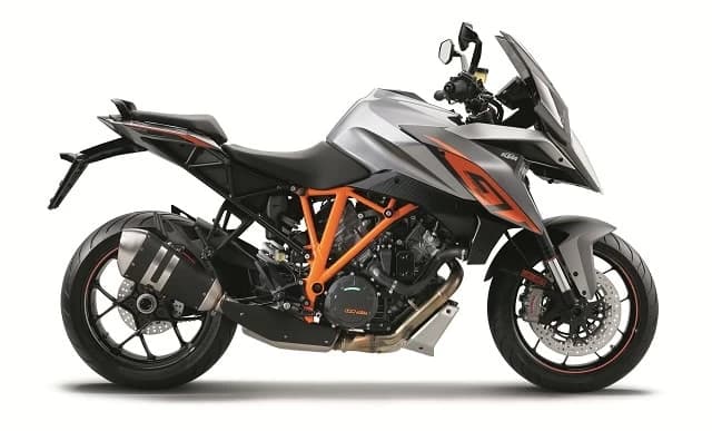 A fost zarit in faza de pre-productie, fotografiat pe cand imbraca un outfit de camuflaj, dar acum noul 2016 KTM Super Duke GT a fost prezentat in toata splendoarea sa in cadrul salonului international moto de la Mila...
