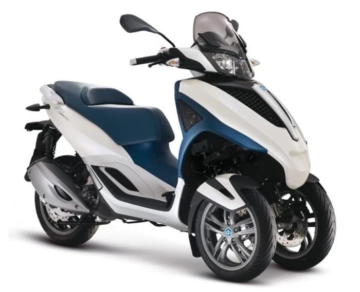 Noul model Piaggio MP3 Yourban LT300 IE pentru incepatori. In cazul in care nu v-ati dat seama despre ce vrem sa vorbim, va lamurim imediat. A fost pus pe piata noul scuter MP3 Yourban LT300 IE, care poate fi pilotat ...