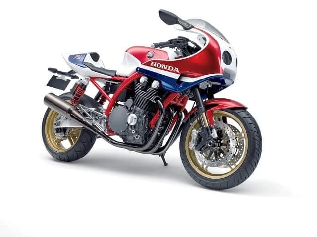 Ultimele doua saptamani ale lunii martie sunt rezervate saloanelor internationale moto din Japonia, la sfarsitul acestei saptamani (19-21 martie) urmand sa aiba loc cea de-a 32-a editie a Osaka Motorcycle Show, iar in...
