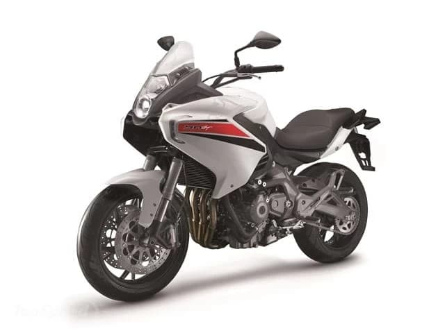 2014 Moto Benelli BN 600 GT Dispunand de o pozitie confortabila pentru rider si un caracter destul de versatil, Benelli BN 600 GT este o motocicleta deosebita pentru cei care doresc sa o foloseasca zi de zi...