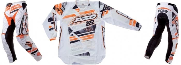 Compleul TCC222 este ultima noutate a celor de la AXO. Renumitul brand a pus pe piata un costum dedicat lui Tony Cairoli, campion mondial la motocross pentru a 5-a oara. Confectionat din material care se comporta ext...
