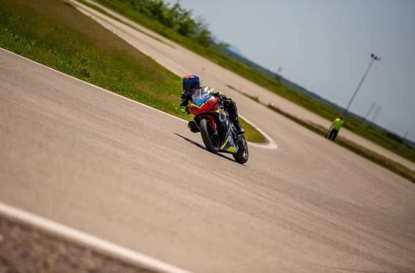 20 Mai, Subotiste, Serbia
Cupa CFMOTO a ajuns in Serbia, la circuitul de la Navak. Astazi, pilotii au urmat formalitatile de inscriere la etapa si s-au instalat in paddock-ul circuitului de langa Belgrad.
Un total d...