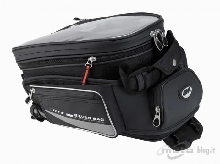 Gama Silver de la Givi se imbogateste cu un nou membru T483 potrivit pentru segmentul maxienduro. Cu o forma care urmeaza indeaproape silueta rezervorului, acest sac face fata oricarei provocari in teren. T483 este e...
