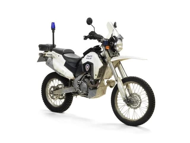 Nu e cel mai greu lucru sa gasesti un fan al seriei James Bond, care sa fie si foarte pasionat de motociclete. De aceea, daca stiti din intamplare vreunul, ar trebui sa-l anuntati ca saptamana viitoare (3 septembrie) ...