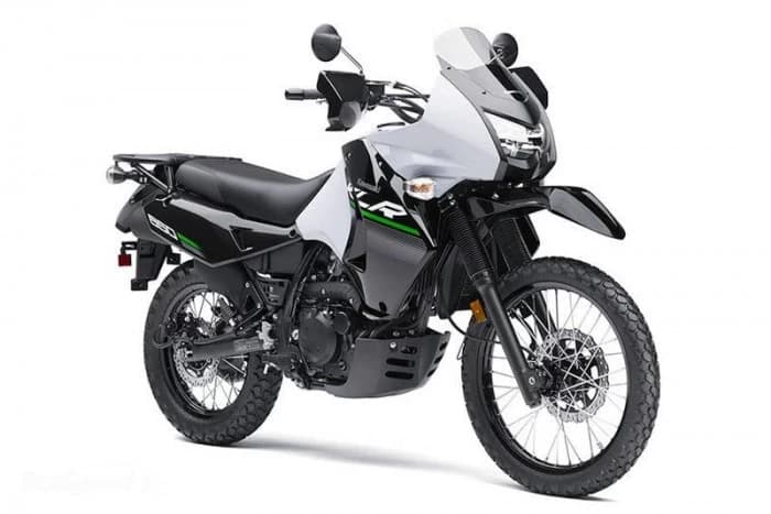 "Kawasaki KLR650" este pe piata de ceva timp si si-a facut debutul in 1987. De atunci, motocicleta a fost constant imbunatatita si noua editie Kawasaki KLR650 are tot ce ii trebuie pentru a concura cu succes cu rivali...