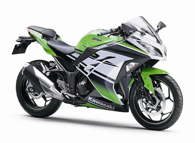 Niponii au lansat un nou model de motocicleta Kawasaki care sa i se alature gamei aniversare de 30 ani de la prima lansare a primului model Ninja(GPZ900R-1984).
Ninja 300 este cea mai noua motocicleta lansata de...