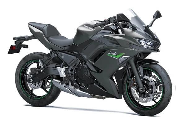 Pe podiumul EICMA din acest an, vizitatorii vor putea admira o versiune actualizată a lui Kawasaki Ninja 650, un model care acum poate conta pe o actualizare tehnologică majoră.
Motocicleta sport de dimensiuni m...