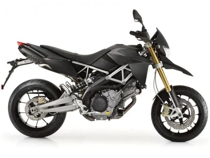 Alb, negru si verde. Cu aceste culori va trebui sa se obisnuiasca modelul Aprilia Dorsoduro 750 pentru 2011. Garderoba acestui model de motocicleta Aprilia va avea aceste trei noi nuante in garderoba doar pentru ...