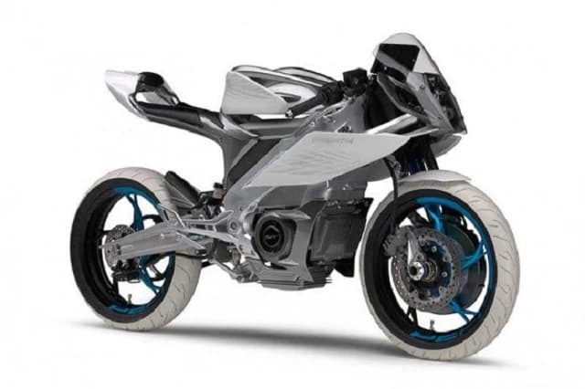 Iata ca in acest weekend Yamaha a dezvaluit cateva modele in premiera mondiala, la modul cel mai serios si fara vreun mieunat, mai exact un concept motocicleta pe trei roti (doua in fata), un concept retro de 125cc en...