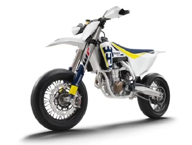 Asa cum a facut-o si pentru lineup-ul off-road 2017, Husqvarna a inlocuit modelul de furca WP cu cartus inchis de pe versiunile anterioare cu furca cu aer si in cazul FS450. Furca AER 48 utilizeaza o camera izolata de...