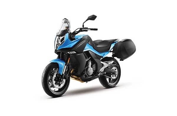CF Moto are doua propuneri de motociclete pe segmentul 650cc: 650MT si 650NK. Tu pe care o preferi?
Motocicleta 650NK vine echipată standard cu motor de 649.3cc, cu 2 cilindri în linie și 8 valve dezvoltă 60cp....